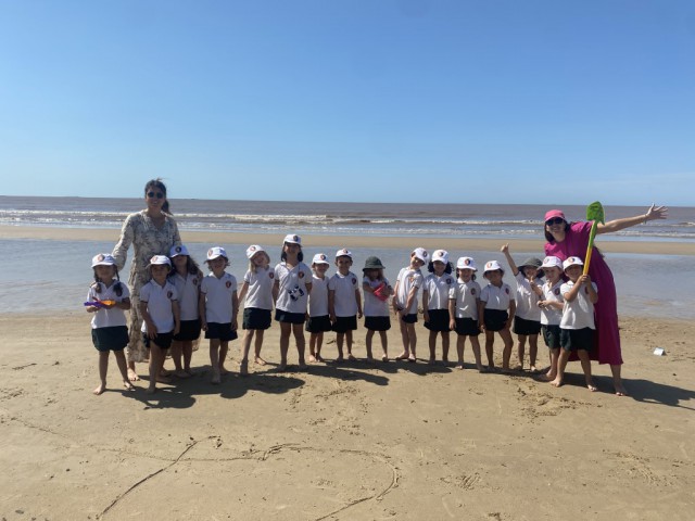 KINDER VISITS PLAYA CARRASCO